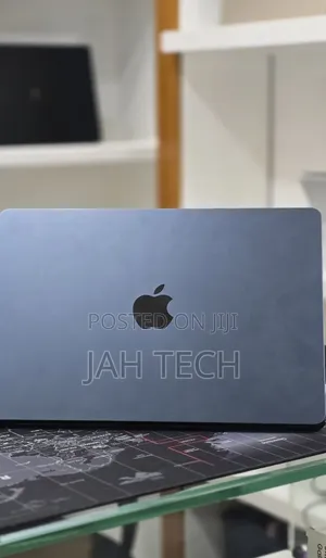 New Laptop Apple MacBook Air 2022 M2 16GB Apple M2 SSD 256GB