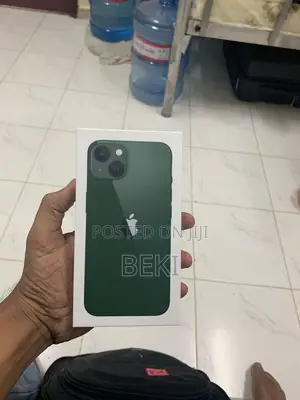 New Apple iPhone 13 128 GB Green