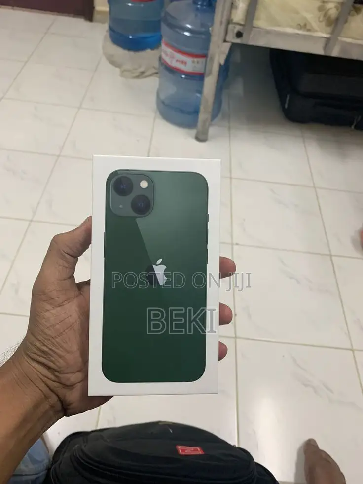 New Apple iPhone 13 128 GB Green