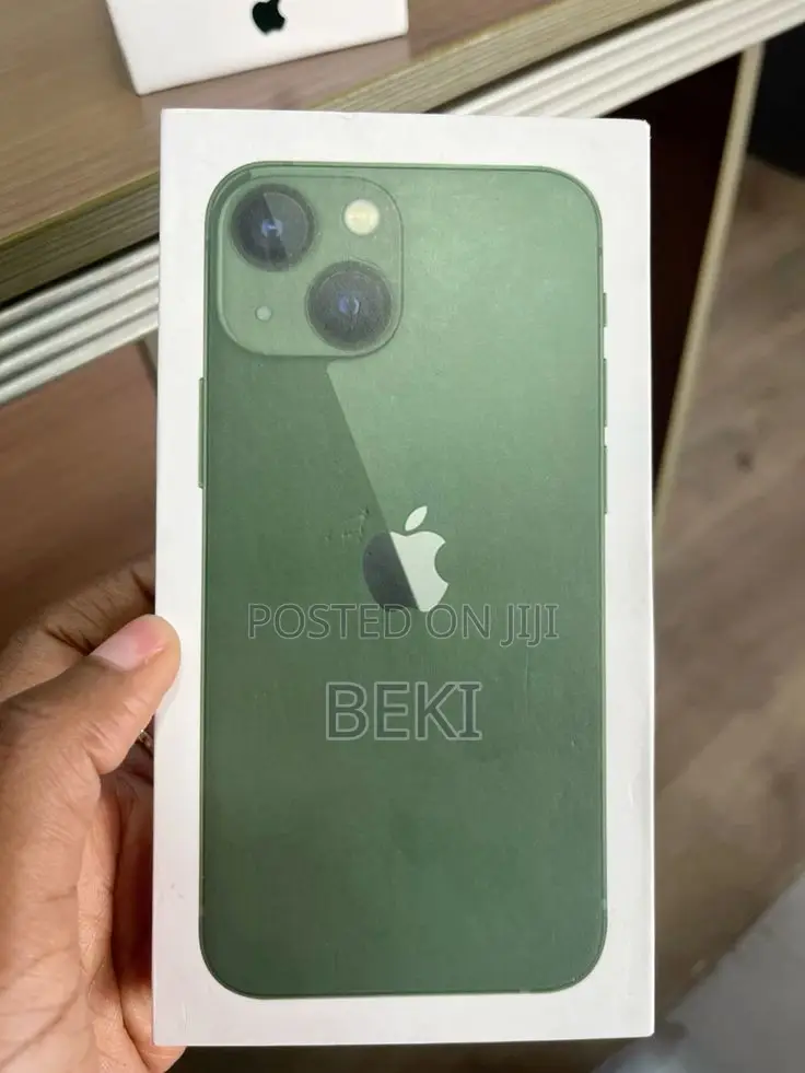 New Apple iPhone 13 128 GB Green