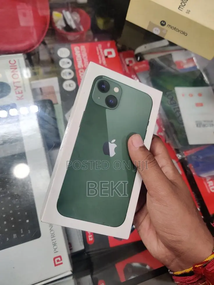 New Apple iPhone 13 128 GB Green