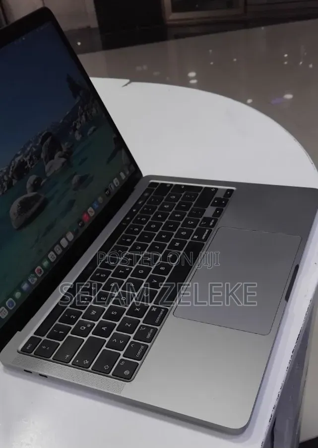New Laptop Apple MacBook Pro 2020 M1 8GB Apple M1 Pro SSD 256GB