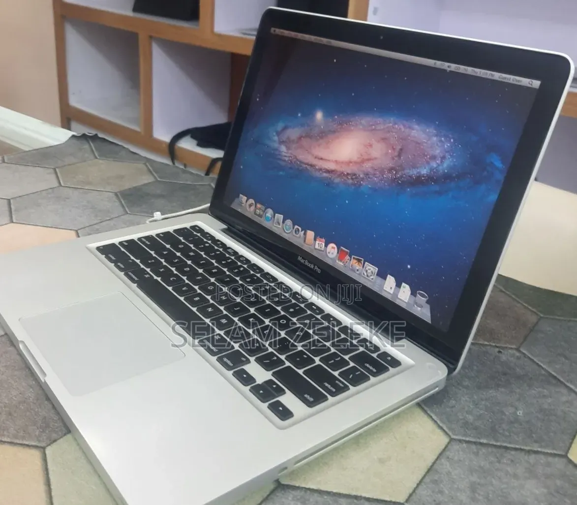 New Laptop Apple MacBook Pro 2009 4GB Intel Core 2 Duo HDD 500GB