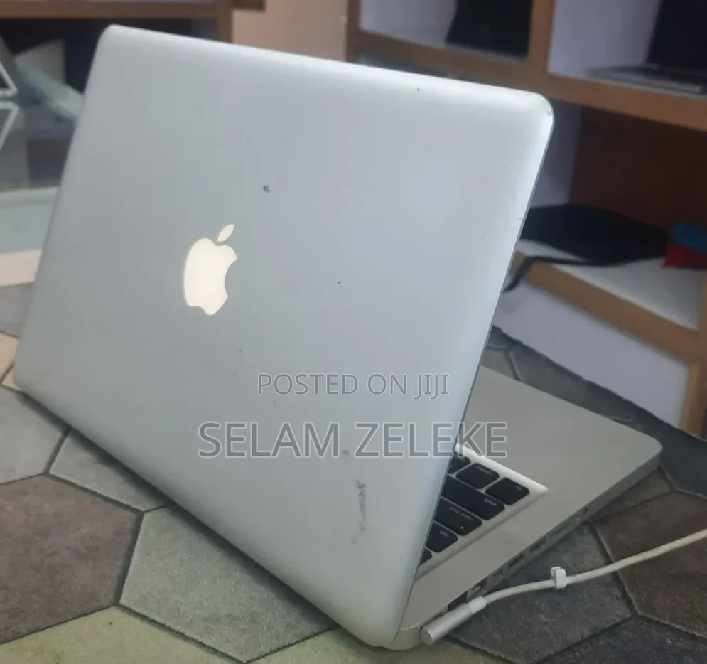 New Laptop Apple MacBook Pro 2009 4GB Intel Core 2 Duo HDD 500GB