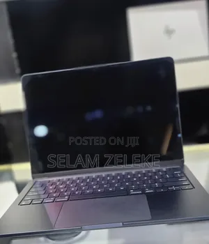 New Laptop Apple MacBook Air 2024 M3 8GB Apple M3 SSD 256GB