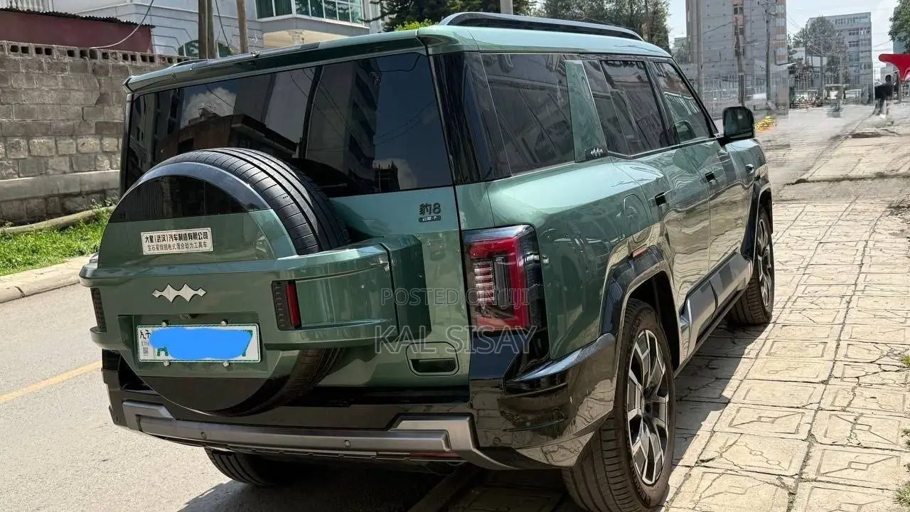 New BYD Leopard 8 2.0 Hybrid AWD 2025 Green