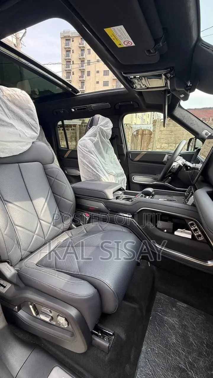 New BYD Leopard 8 2.0 Hybrid AWD 2025 Silver