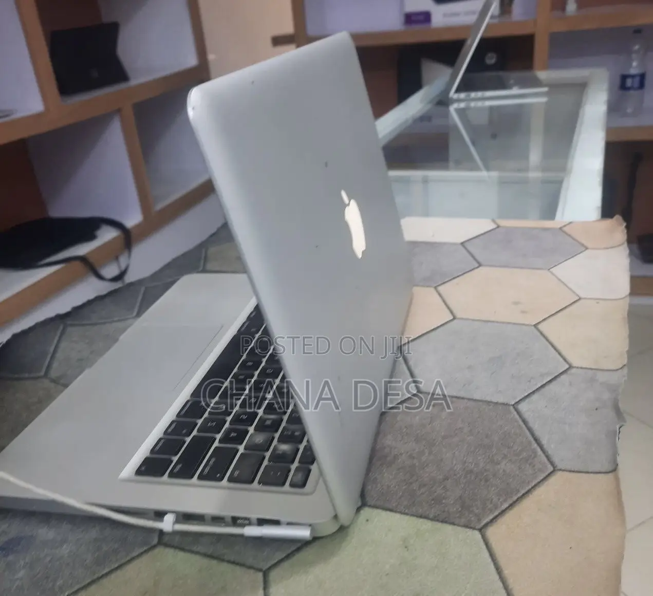 New Laptop Apple MacBook Pro 2009 4GB Intel Core 2 Duo HDD 500GB