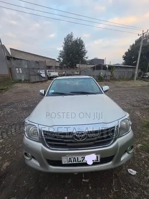 Toyota Hilux 2012 Silver