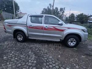 Toyota Hilux 2012 Silver