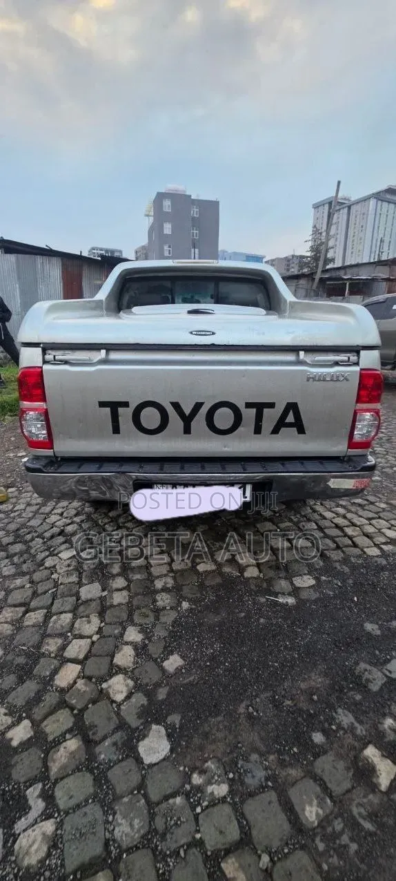 Toyota Hilux 2012 Silver