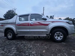 Toyota Hilux 2012 Silver