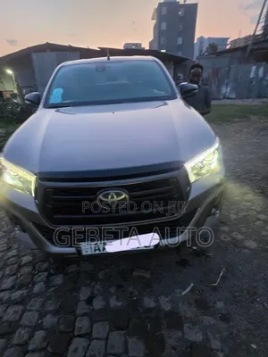 Toyota Hilux 2020 Gold