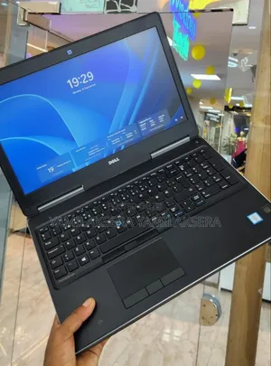 New Laptop Dell Precision 7520 16GB Intel Core i7 SSD 512GB