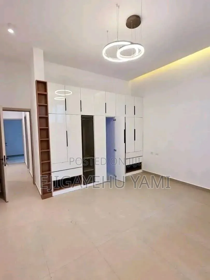 Furnished 5bdrm Villa in Vila, Bole for sale