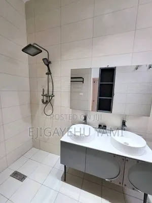 Furnished 5bdrm Villa in Vila, Bole for sale