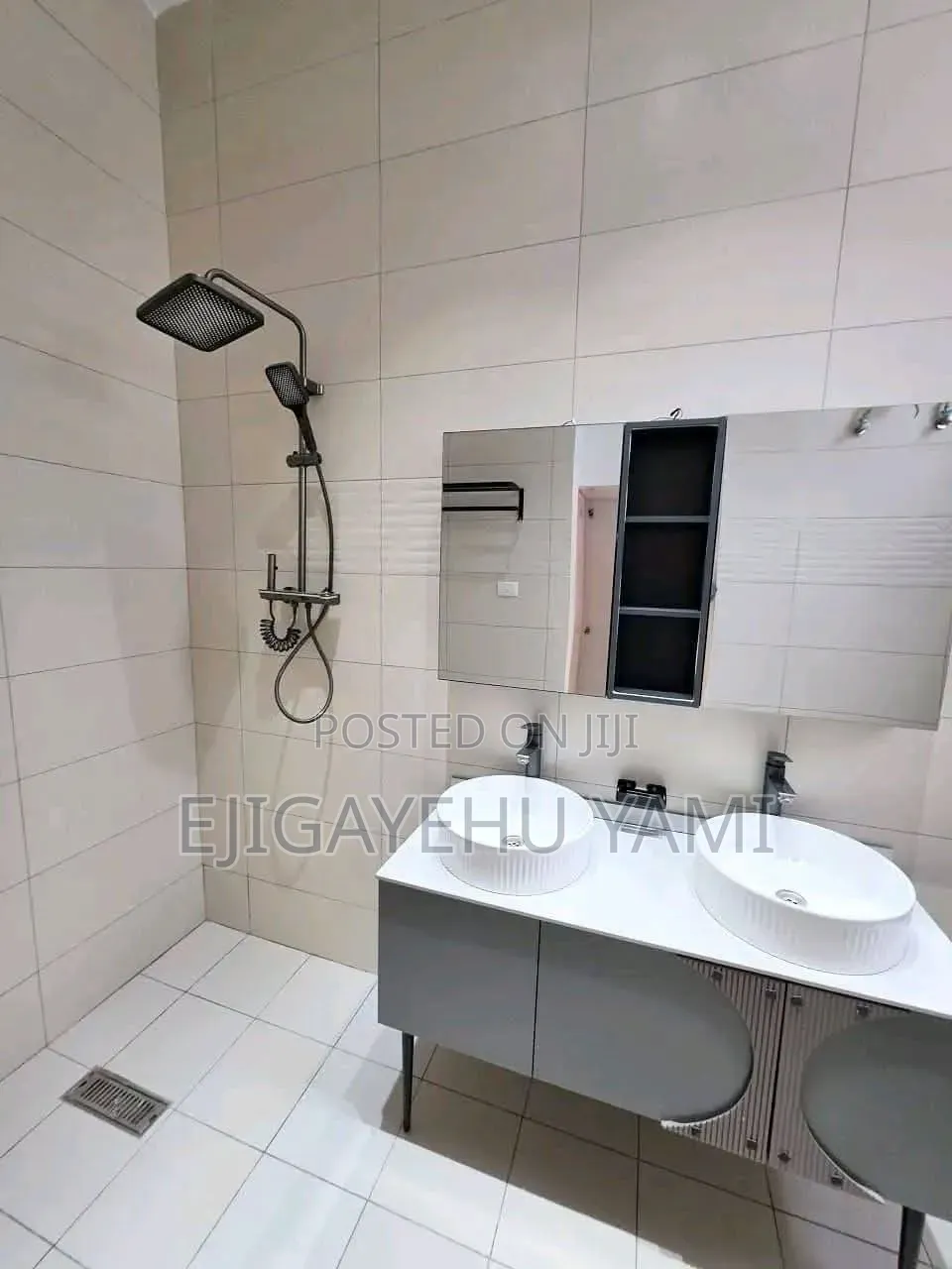 Furnished 5bdrm Villa in Vila, Bole for sale