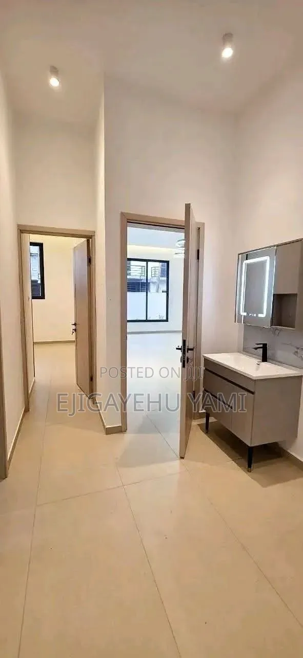 Furnished 5bdrm Villa in Vila, Bole for sale