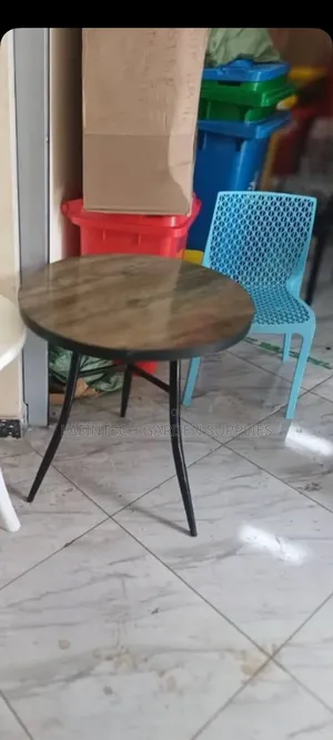 Cafe Restaurant MDF Top Table የ MDF ጠረጴዛ