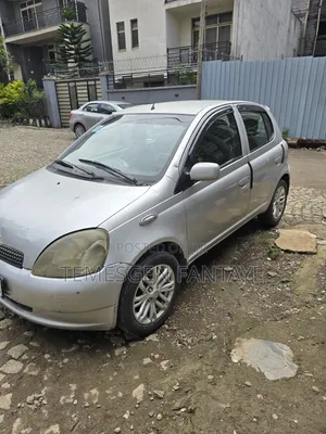 Toyota Vitz 2001 Silver