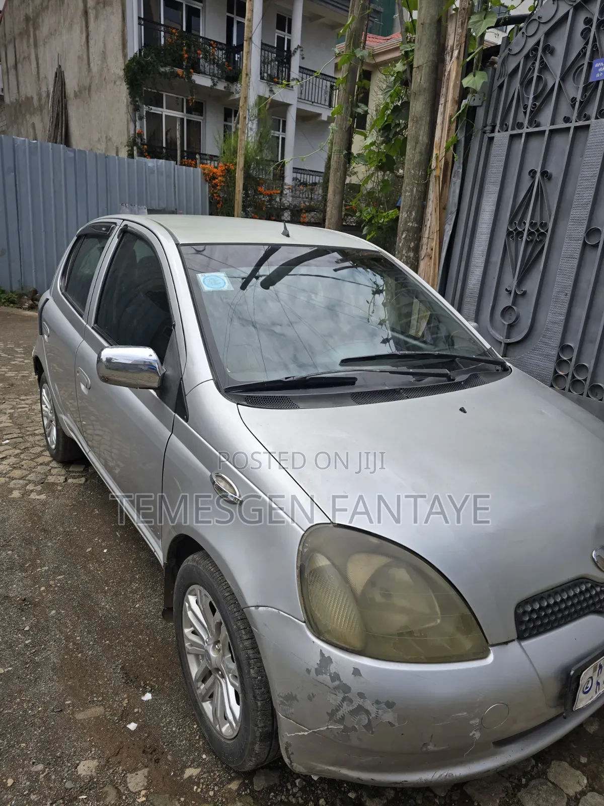 Toyota Vitz 2001 Silver