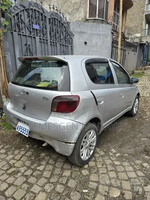Toyota Vitz 2001 Silver