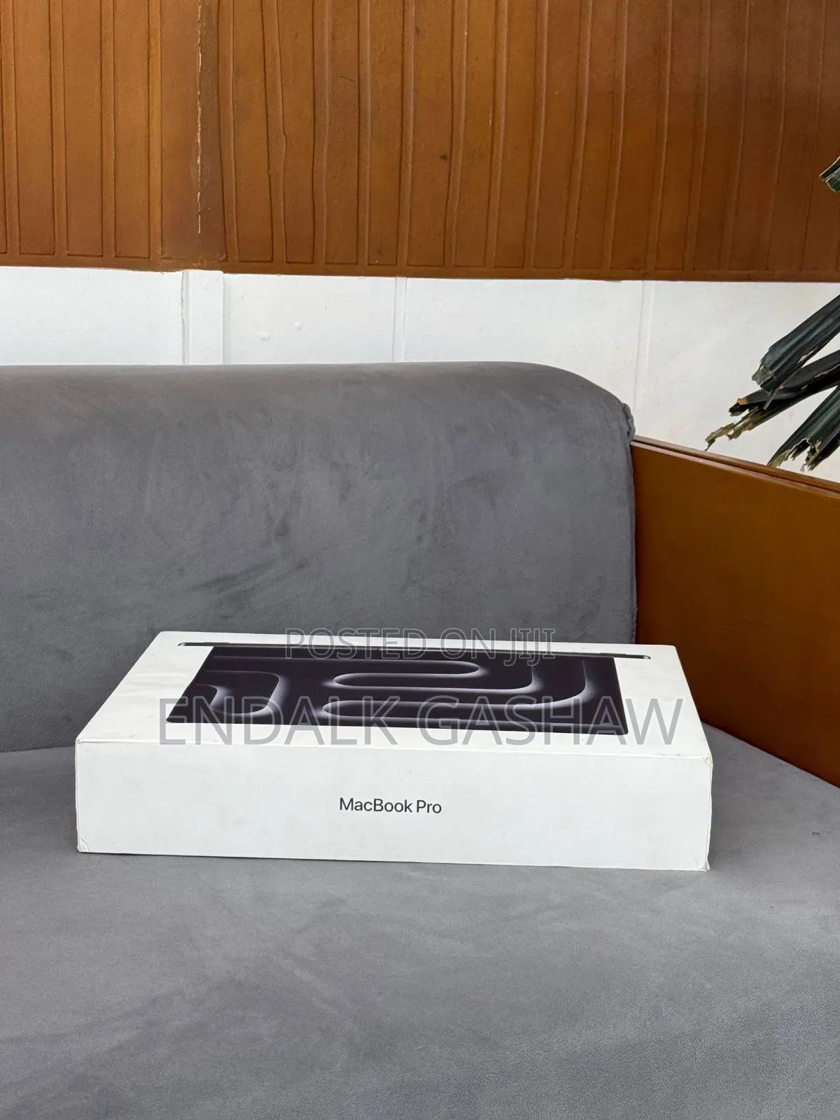 New Laptop Apple MacBook Pro 2025 M5 32GB Apple M5 SSD 2T