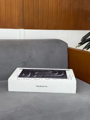 New Laptop Apple MacBook Pro 2025 M5 32GB Apple M5 SSD 2T