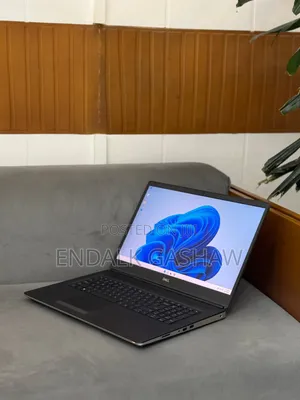 New Laptop Dell Precision 7760 16GB Intel Core i5 SSD 512GB