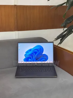 New Laptop Dell Precision 7760 16GB Intel Core i5 SSD 512GB