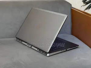 New Laptop Dell Precision 7760 16GB Intel Core i5 SSD 512GB