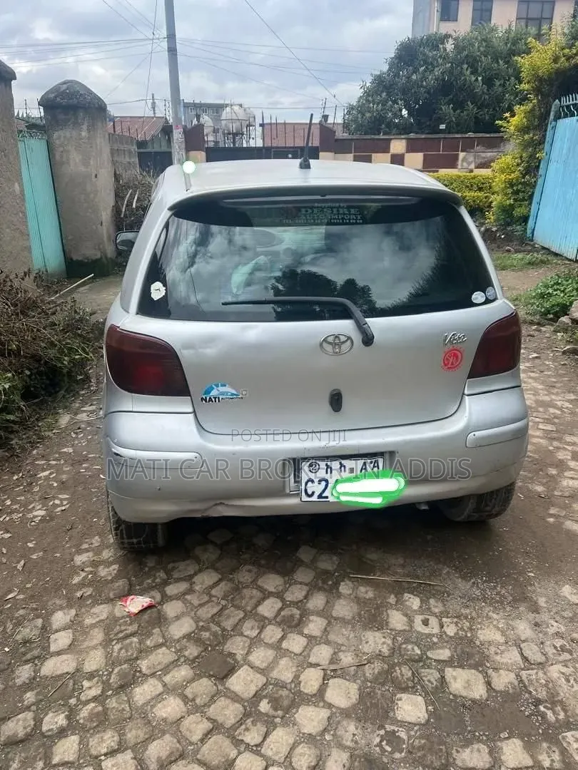Toyota Vitz 2004 Silver