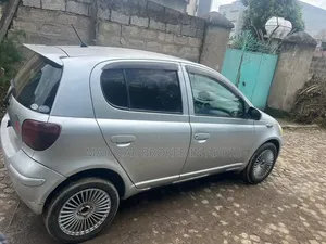 Toyota Vitz 2004 Silver