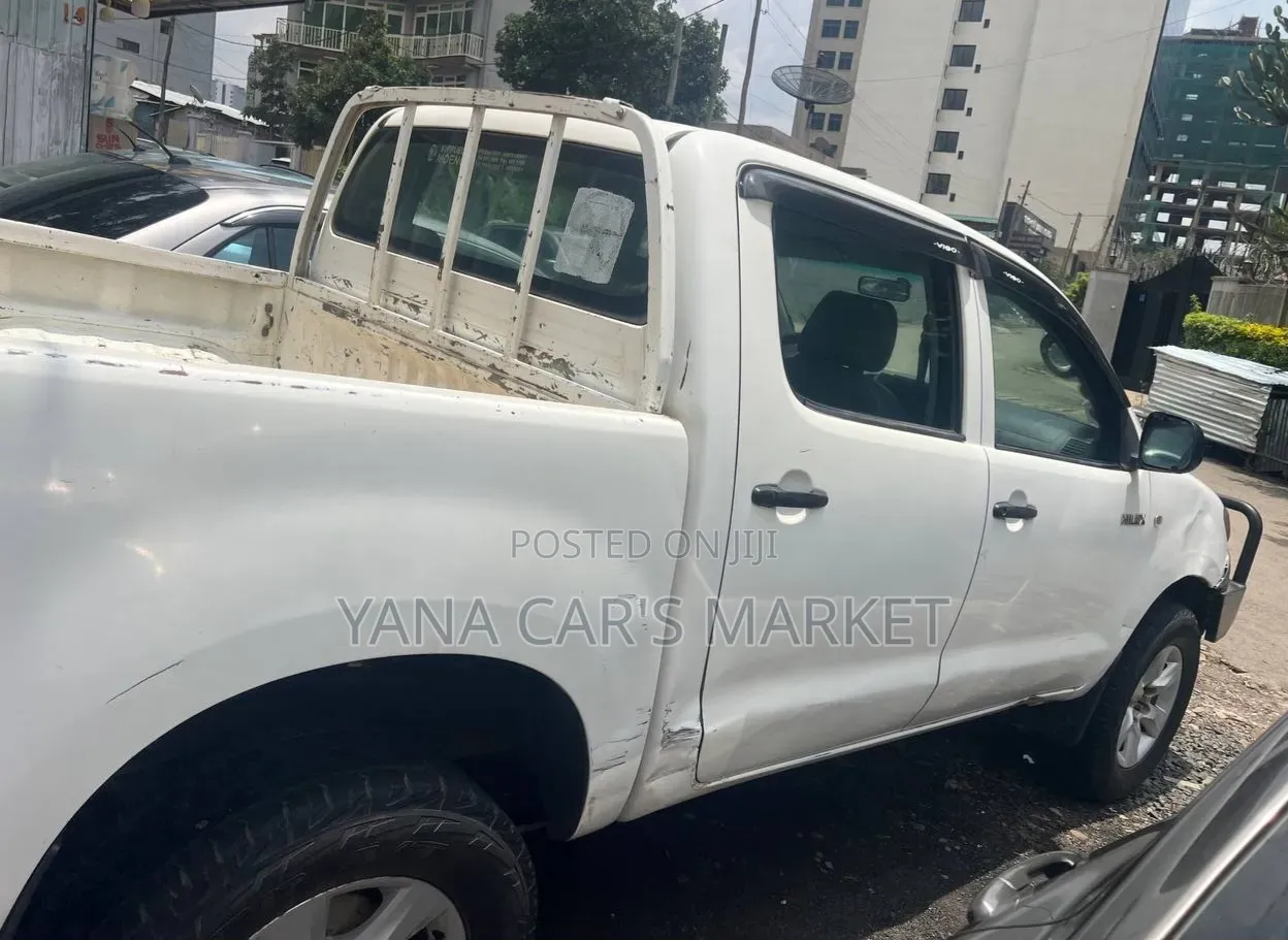 Toyota Hilux 2007 White