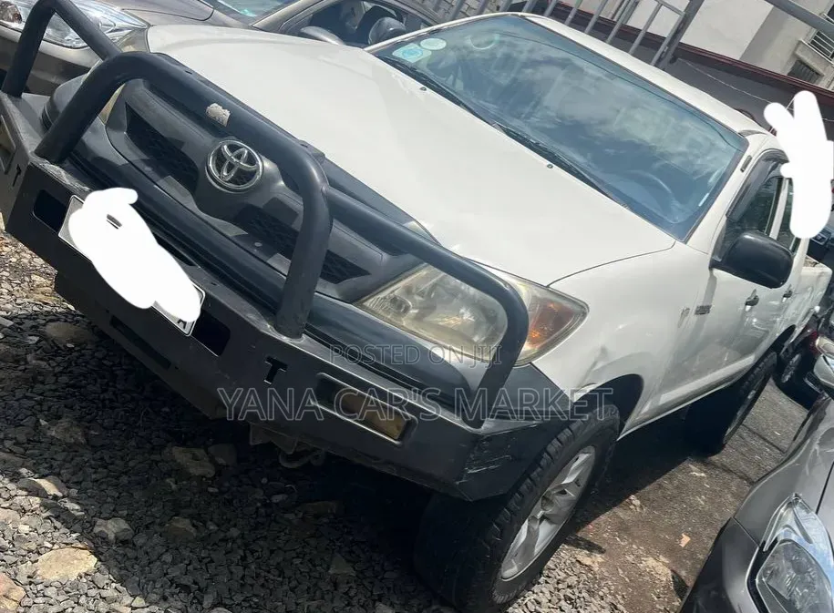 Toyota Hilux 2007 White