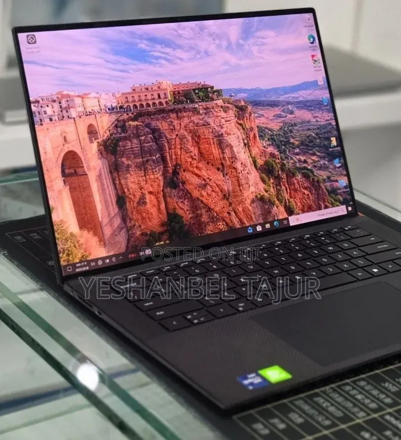 New Laptop Dell Precision 5560 16GB Intel Core i9 SSD 512GB