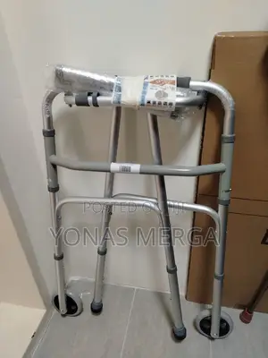 Walking Aid沿曰4legged Walker核马outdoors. It Supports Up to 150 Kg