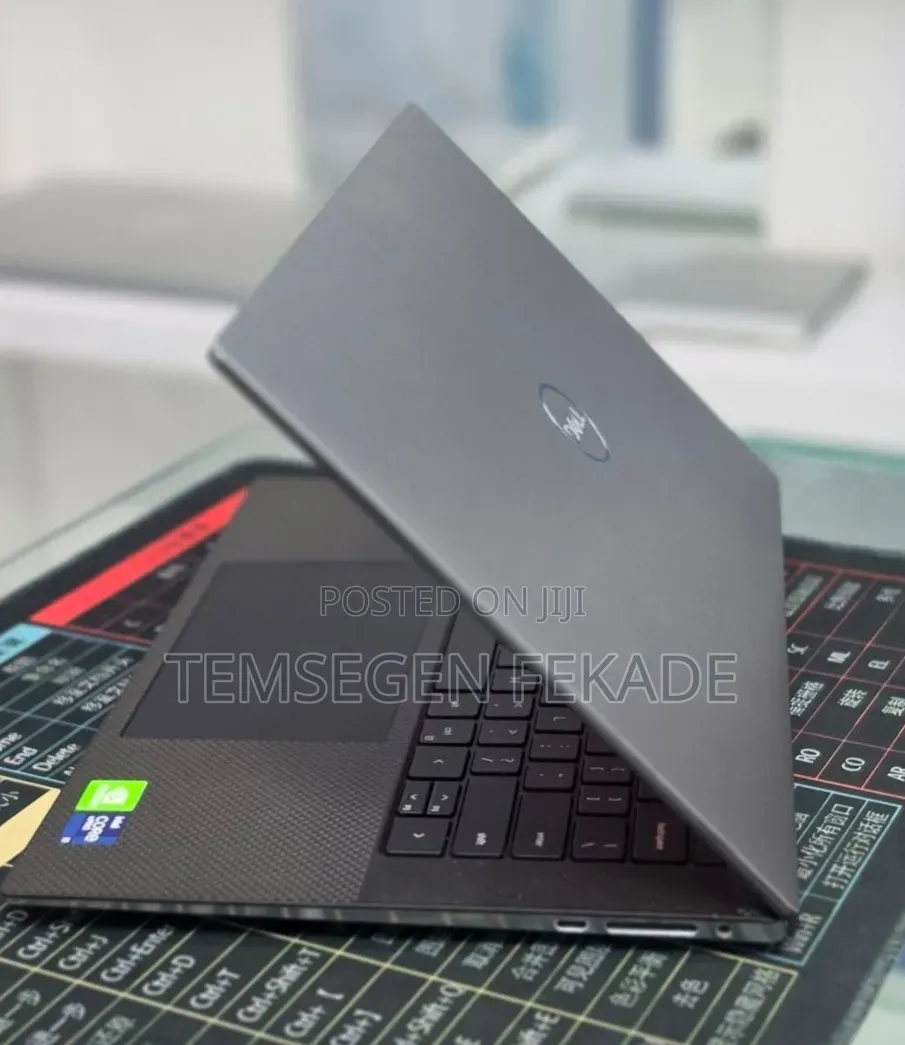 New Laptop Dell Precision 5560 16GB Intel Core i9 SSD 512GB