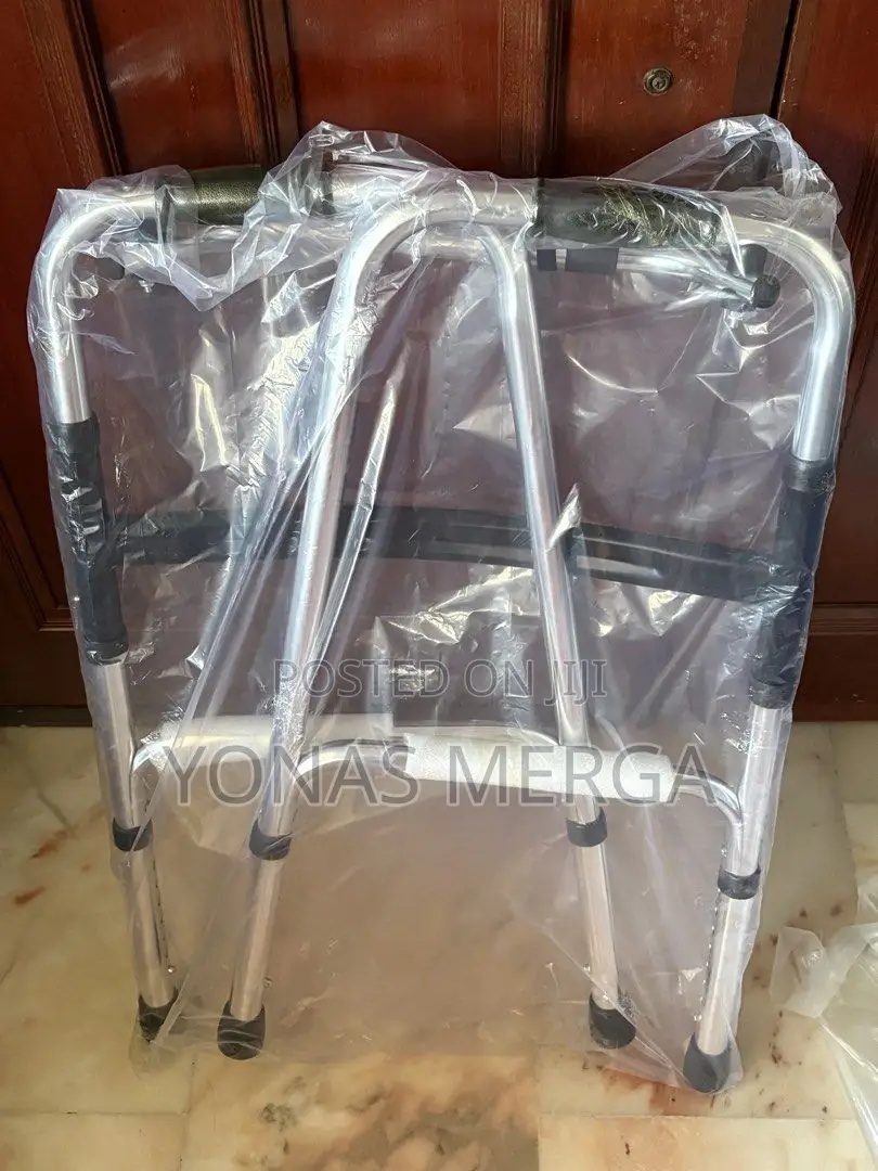 Packed 4legged Walker刃凹walking Aid双叉space at Home or When Travelling.