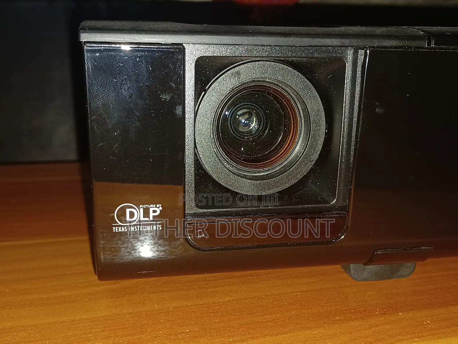 የሚሸጥ ጥራት ያለው Optoma EP761 DLP ፕሮጀክተር — በጥሩ ሁኔታ ላይ ያለ!