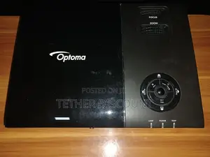 የሚሸጥ ጥራት ያለው Optoma EP761 DLP ፕሮጀክተር — በጥሩ ሁኔታ ላይ ያለ!