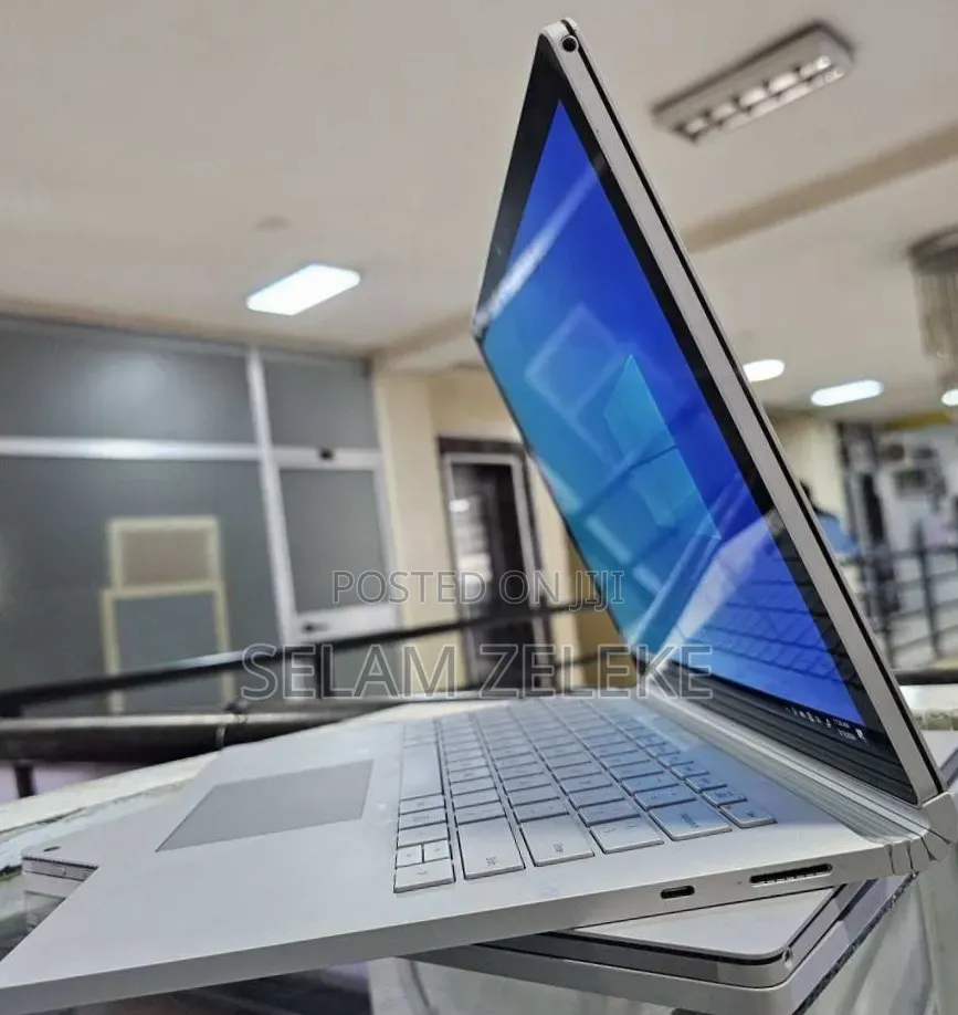 New Laptop Microsoft Surface 16GB Intel Core i7 SSD 256GB