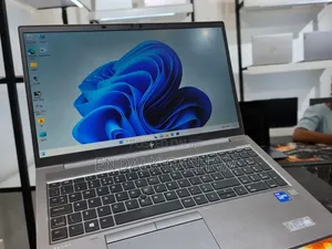 New Laptop HP ZBook Firefly G8 16GB Intel Core i7 SSD 512GB