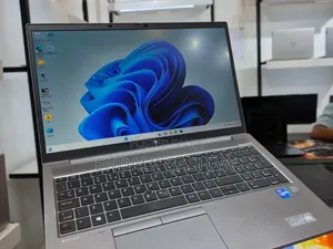 New Laptop HP ZBook Firefly G8 16GB Intel Core i7 SSD 512GB