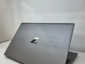 New Laptop HP ZBook Firefly G8 16GB Intel Core i7 SSD 512GB