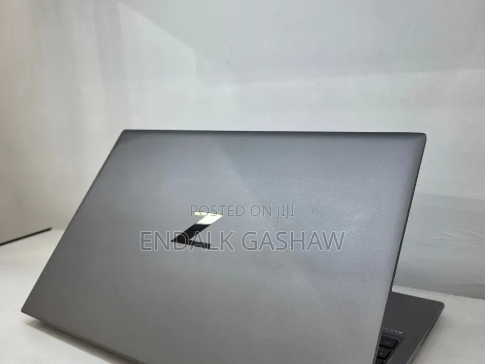 New Laptop HP ZBook Firefly G8 16GB Intel Core i7 SSD 512GB