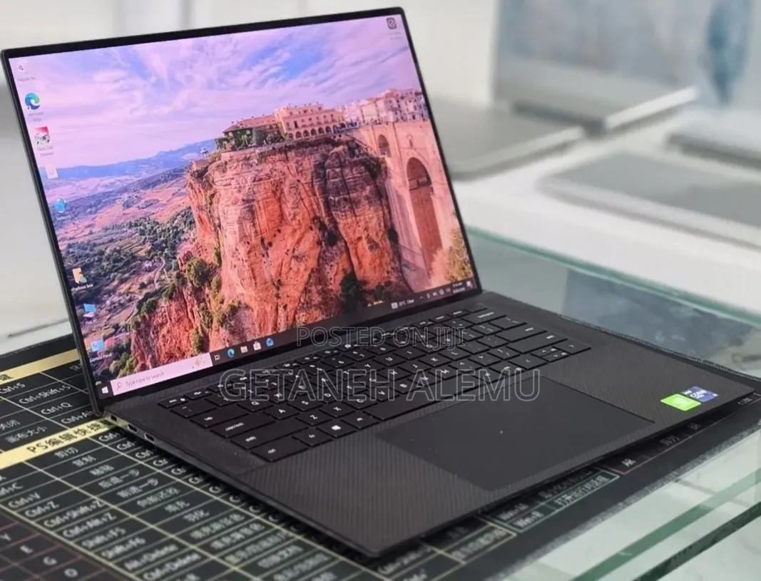 Laptop Dell Precision 5560 16GB Intel Core i9 SSD 512GB