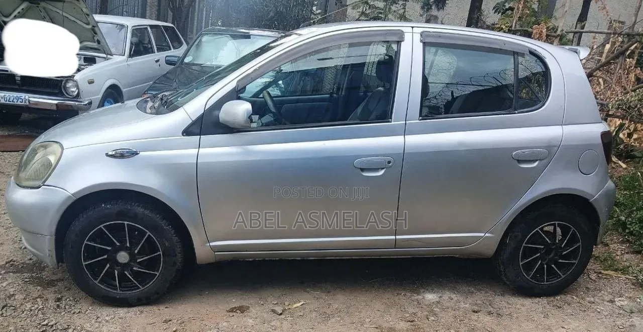 Toyota Vitz 2001 Silver