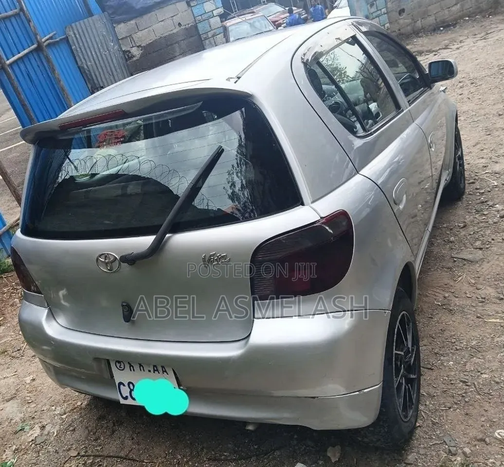 Toyota Vitz 2001 Silver