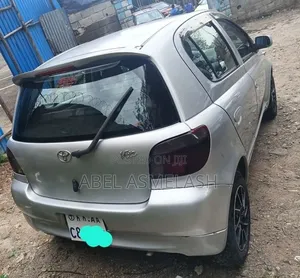 Toyota Vitz 2001 Silver